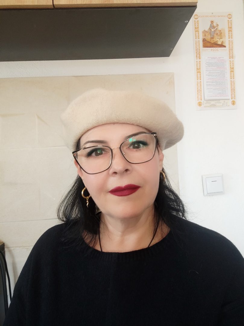 Liliana hat